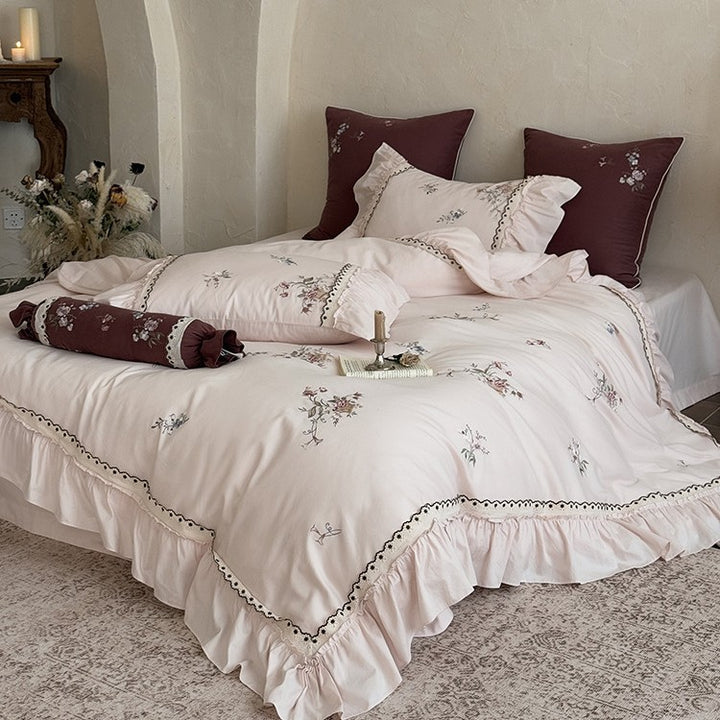 Bedding set made of cotton satin in vintage style with floral embroidery, ruffle and lace trim