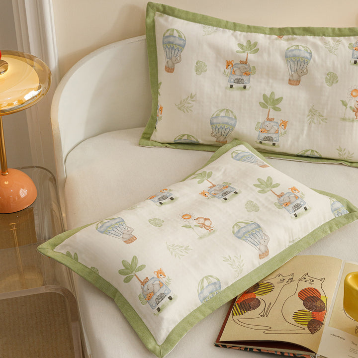 Children's pillowcase set made of breathable cotton blend with cute animal and fruit motifs