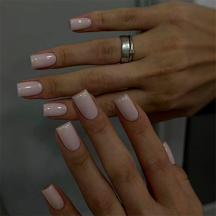 Fake nail set with shiny finish and ergonomic fit Stornfield