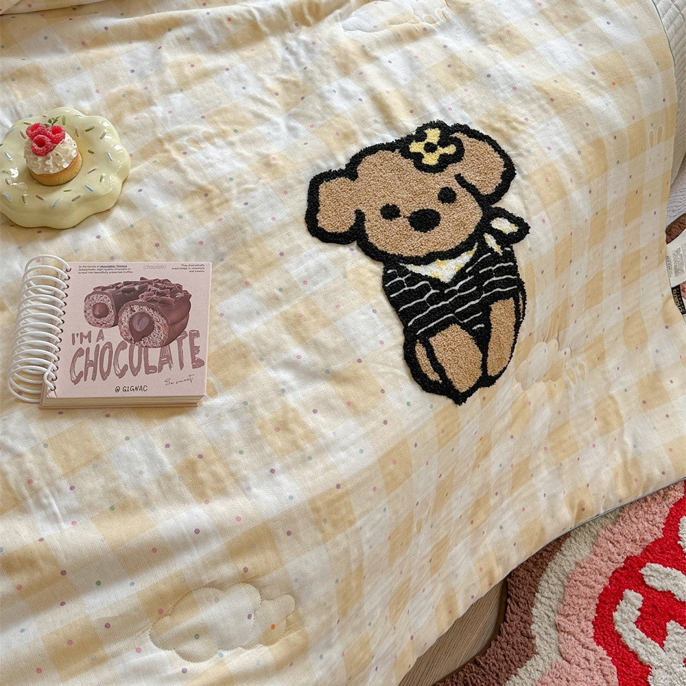 Children's cuddle blanket quilted with 3D teddy appliqué and muslin surface