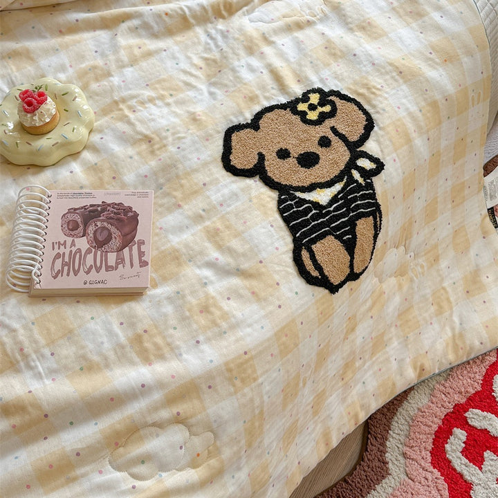 Children's cuddle blanket quilted with 3D teddy appliqué and muslin surface