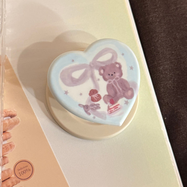 Charming Heart-Shaped Smartphone Holder Stornfield