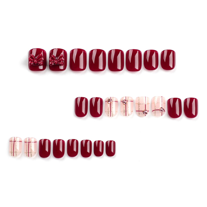 Artful nail decoration with elegant details Stornfield