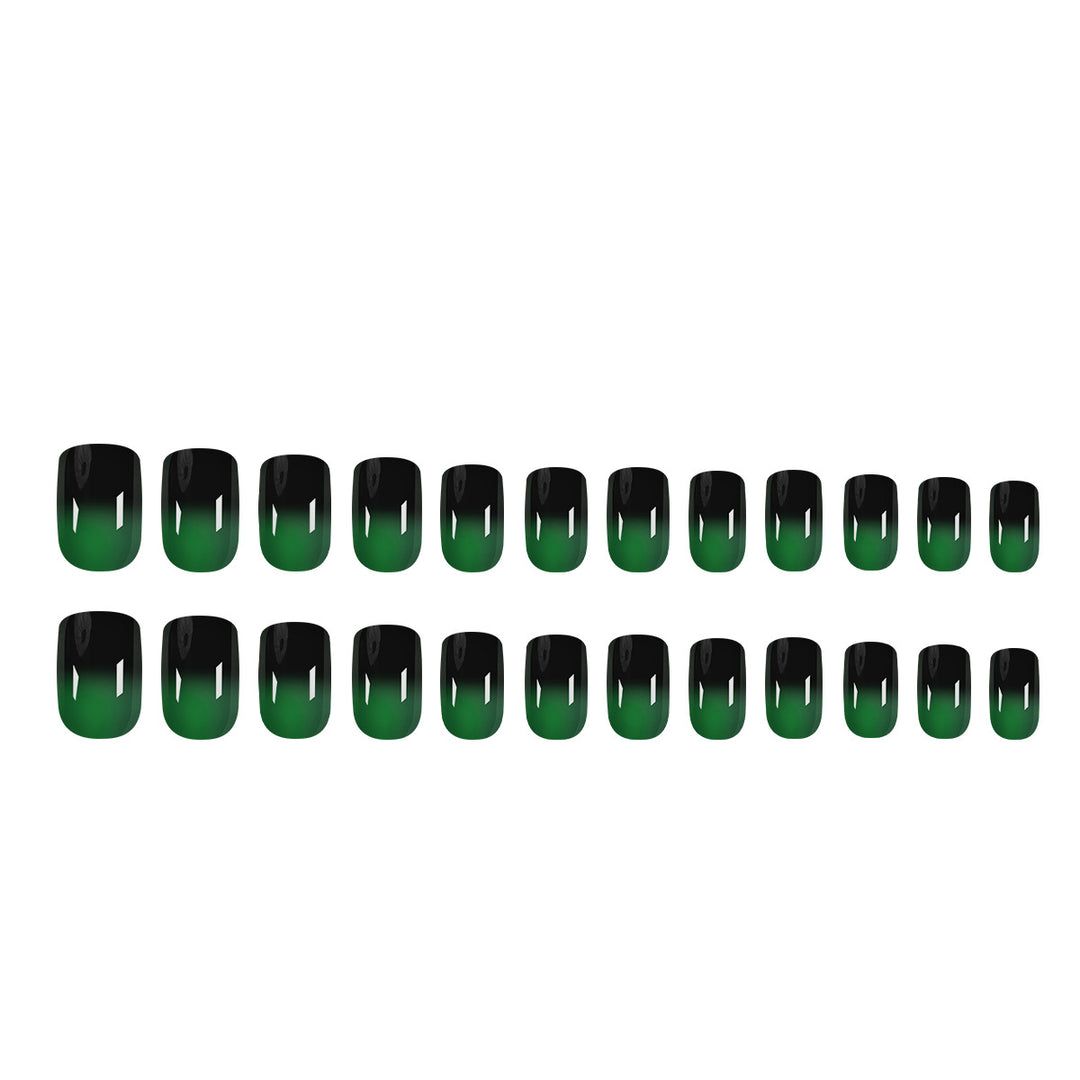 Artistically designed nail tips Stornfield