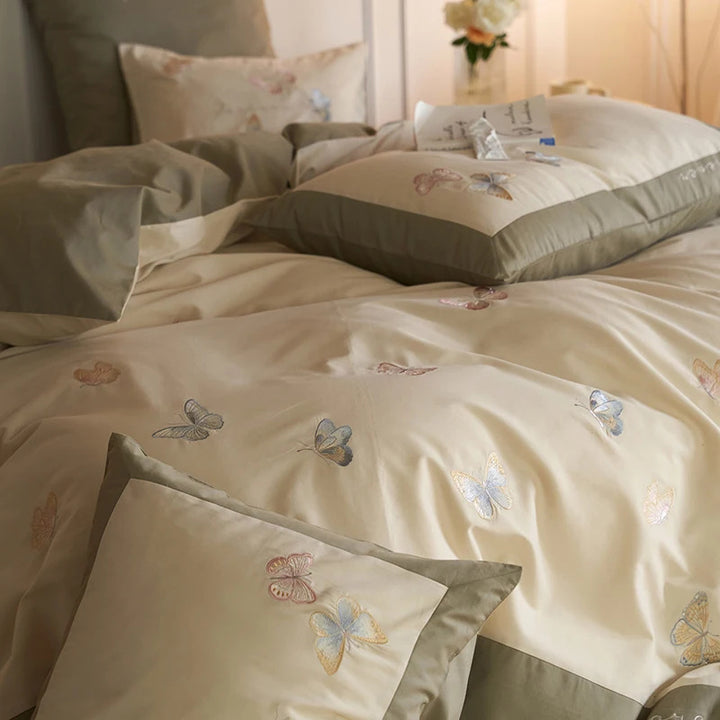 Reversible duvet cover set made of cotton satin with fine butterfly embroidery