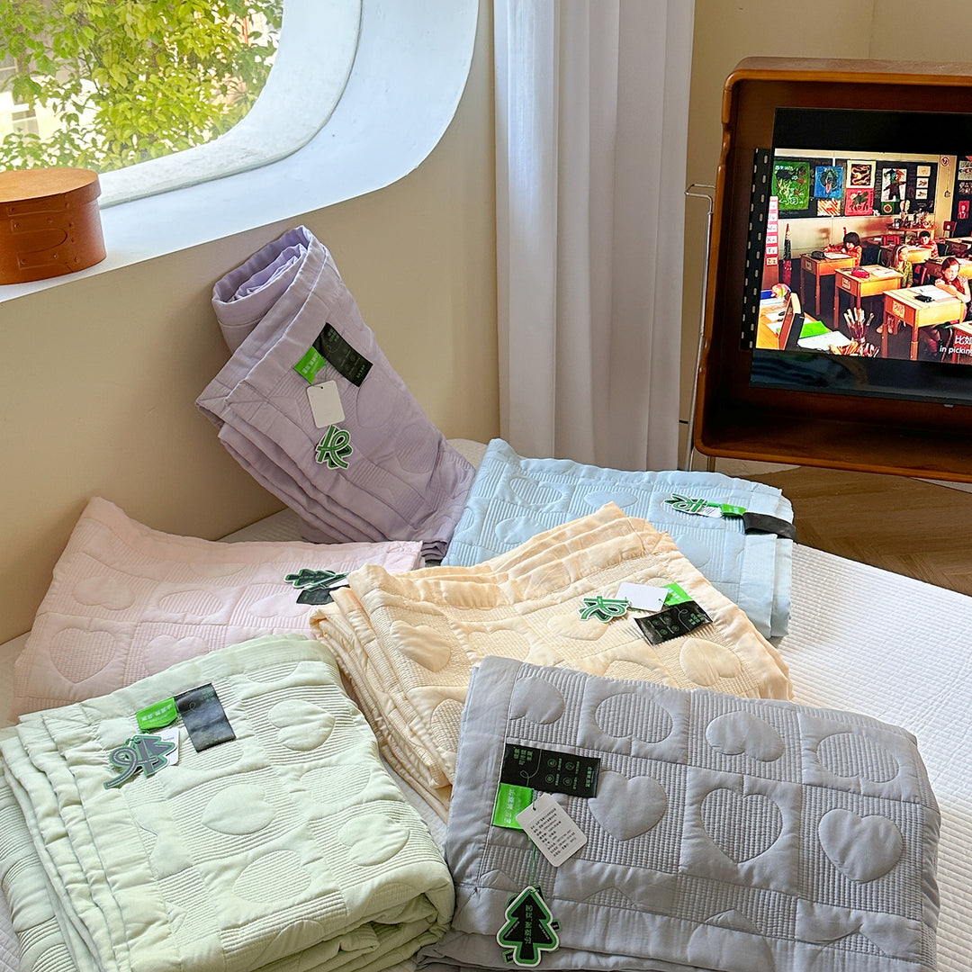 Quilted Heart-Pattern Lightweight Cotton Coverlet Set with Matching Pillow Shams