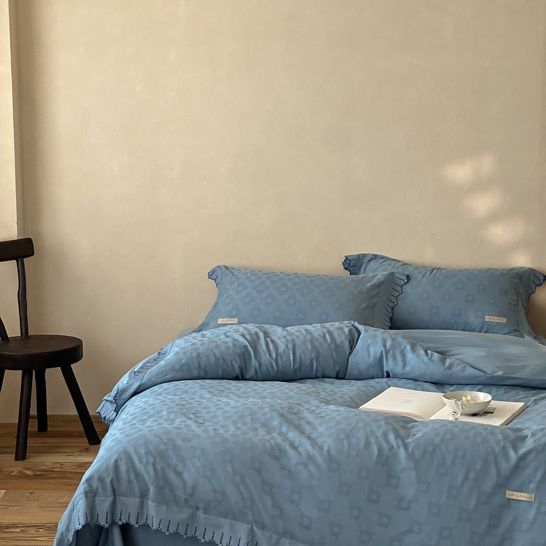 Scalloped Embroidered Jacquard Duvet Cover Set