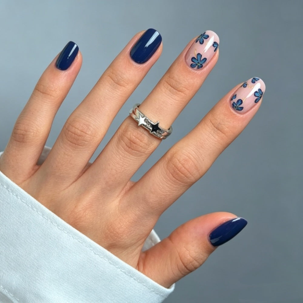 Artificial nails set with floral designs and shine finish Stornfield