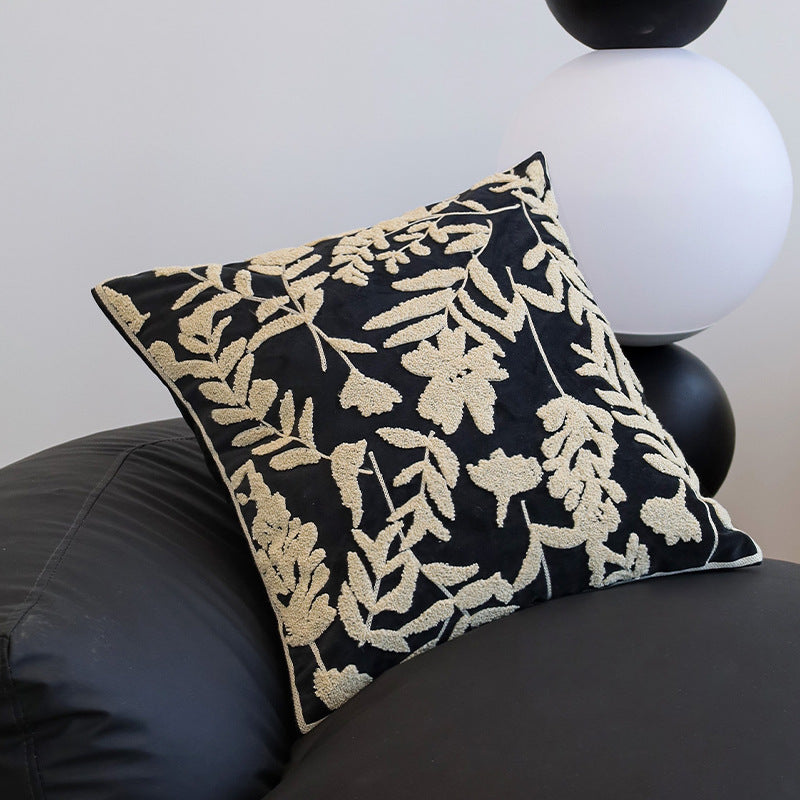 Elegant and decorative pillow with floral design