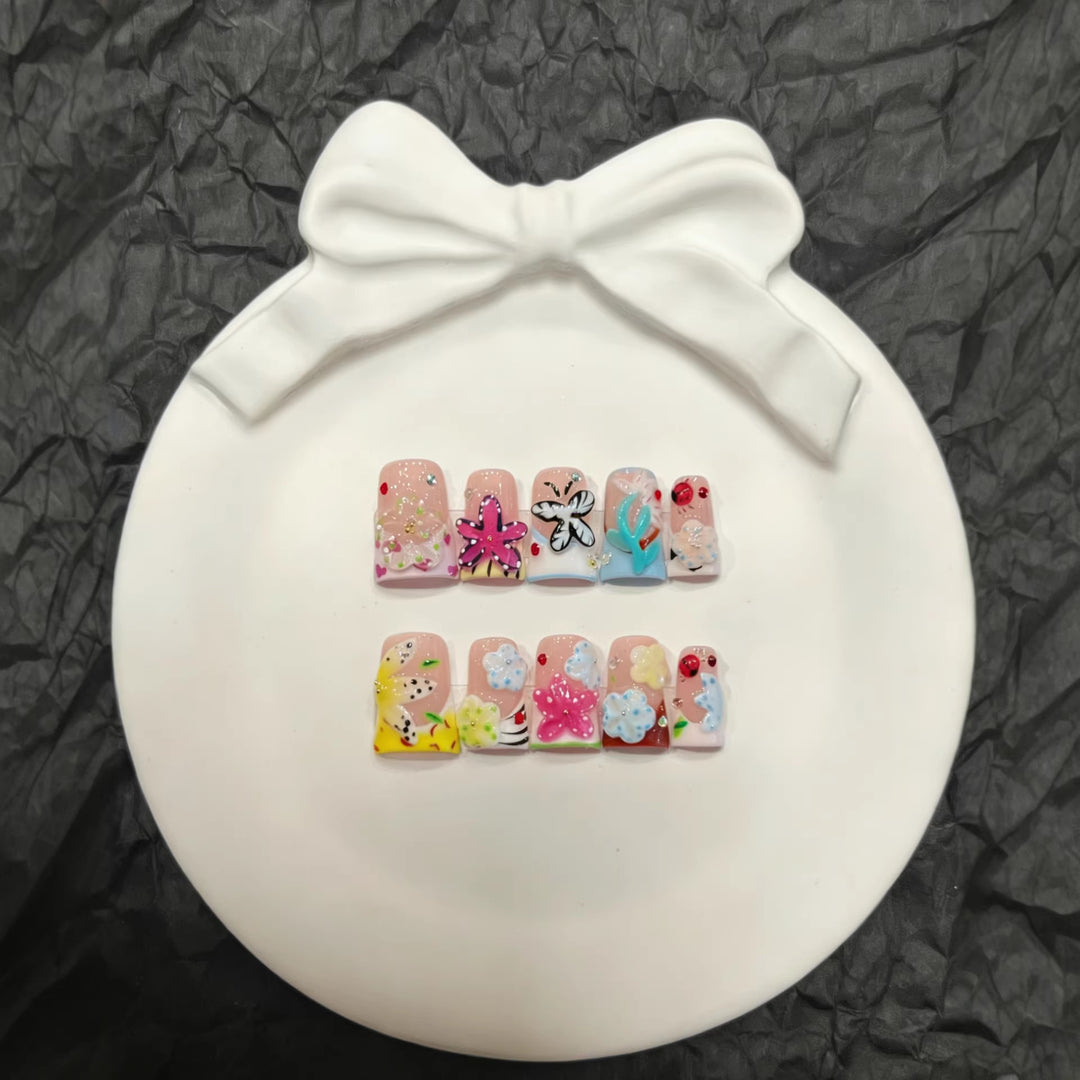 Artistic Floral-Themed Press-On Nail Set