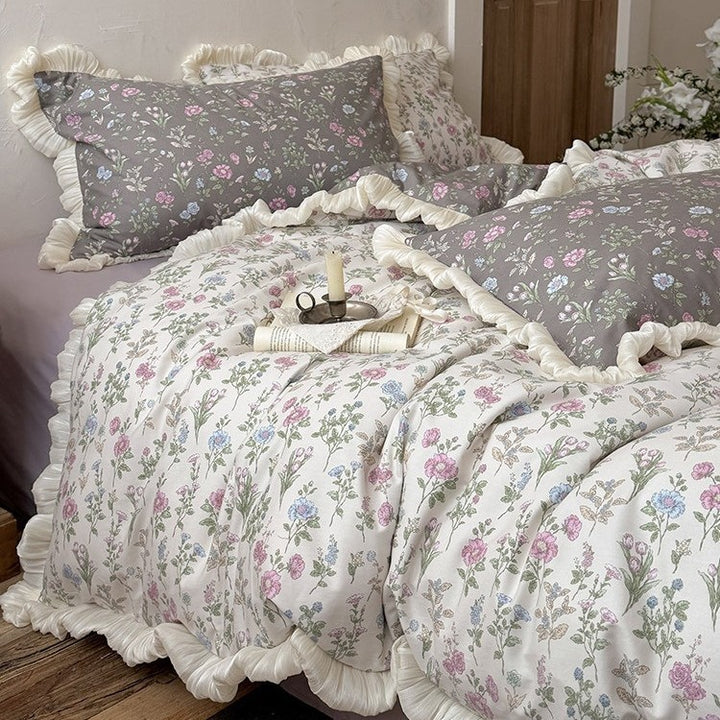 Reversible quilt in vintage botanical design with ruffle and matching pillowcases