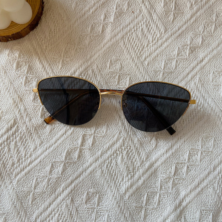 Fashionable Cat-Eye Sunglasses with Fine Metal Frame Stornfield