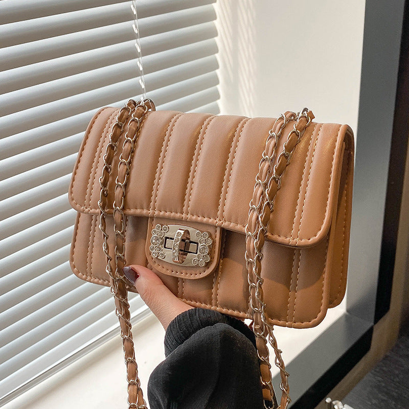 Elegant Quilted Chain Crossbody Bag
