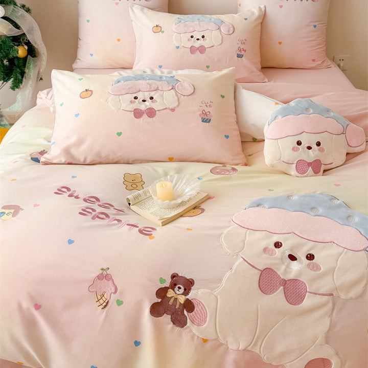 Children's bedding set with appliquéd sheep and teddy details