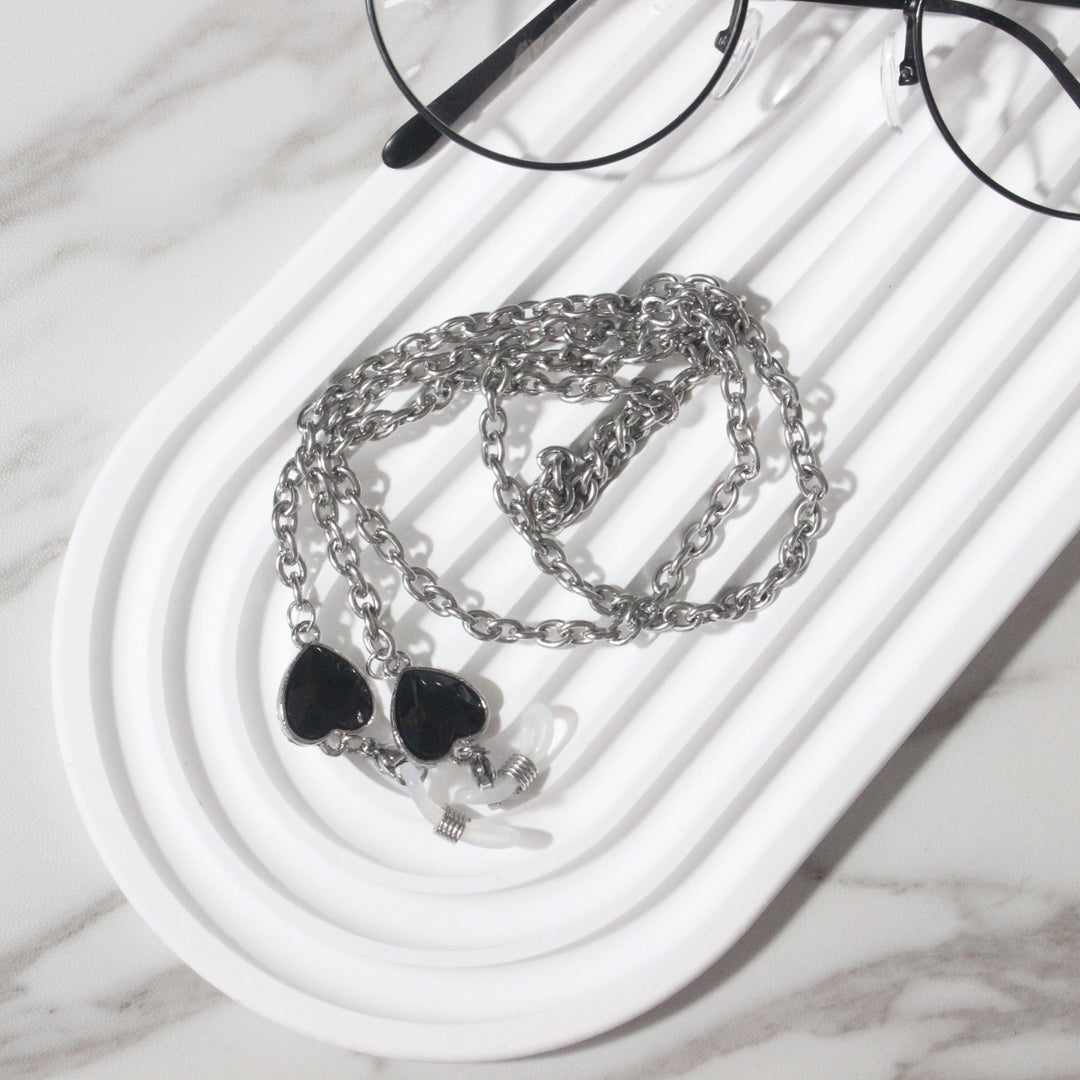 Fashionable glasses holder chain with heart pendants Stornfield