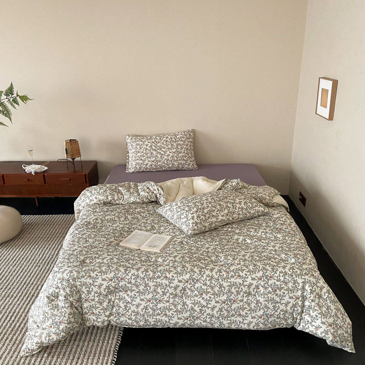 Bedding set with playful dog print made of soft cotton blend
