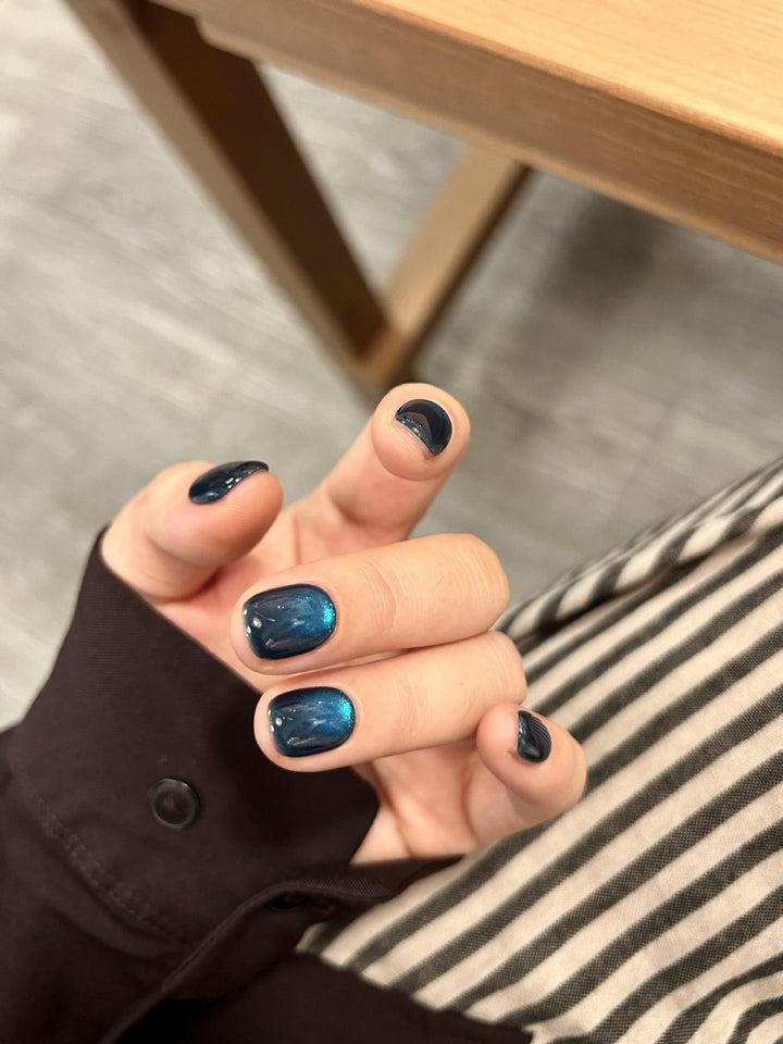 Artificial Nail Tips in Fashionable Shimmer Look Stornfield