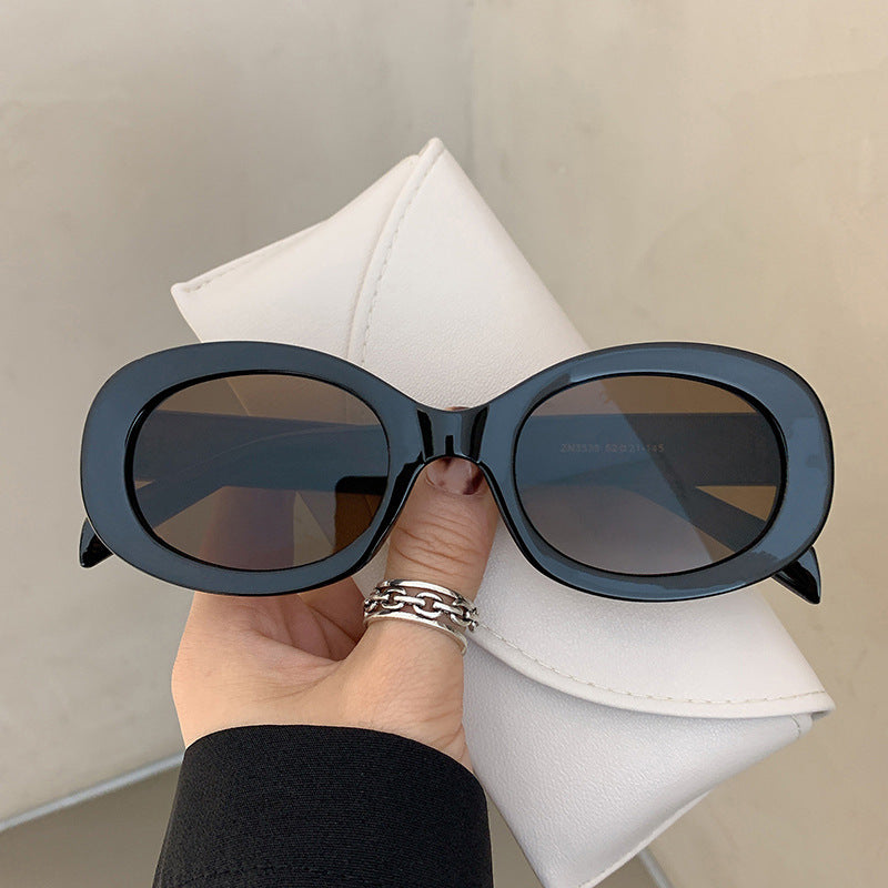 Ladies fashionable sunglasses in elegant oval design with sturdy frame Stornfield