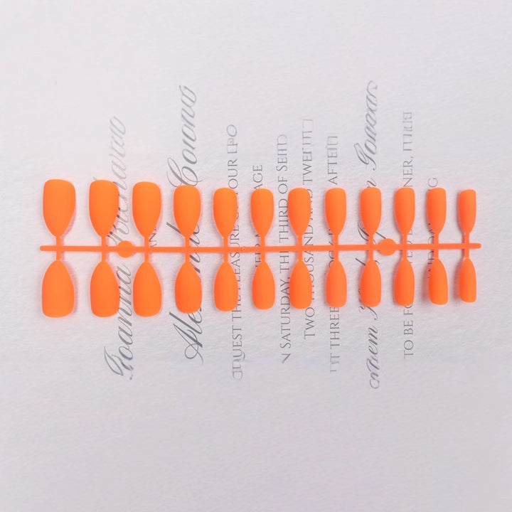 Stiletto Press-On Nail Set Stornfield