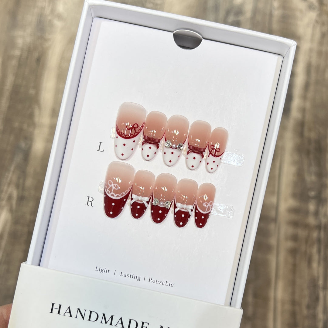 Elegant Reusable Press-On Nails with Artistic Details Stornfield