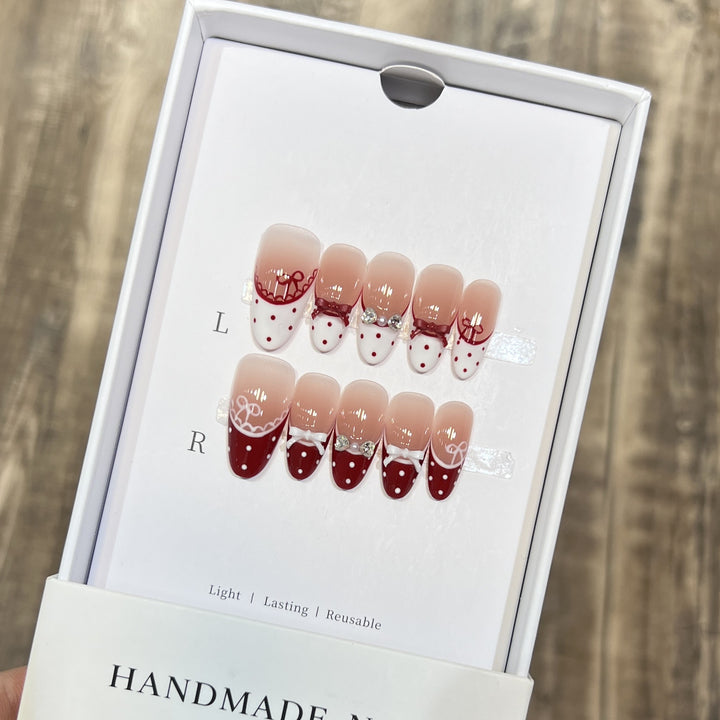 Elegant Reusable Press-On Nails with Artistic Details Stornfield