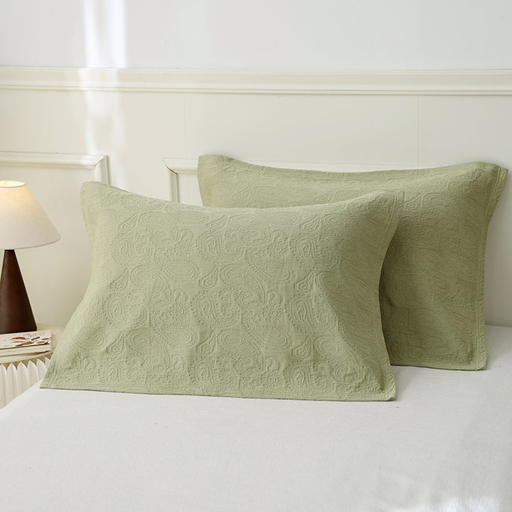Quilted pillowcase set with paisley relief texture made from breathable cotton blend