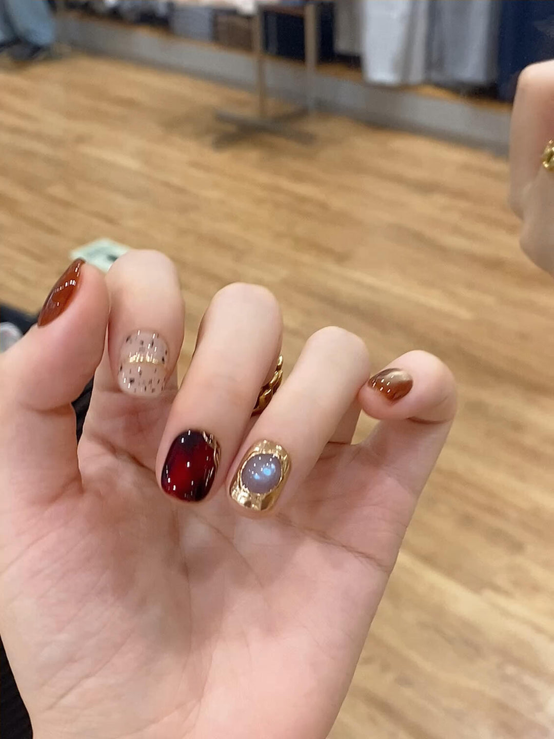 Glamorous artificial nails with elegant designs Stornfield