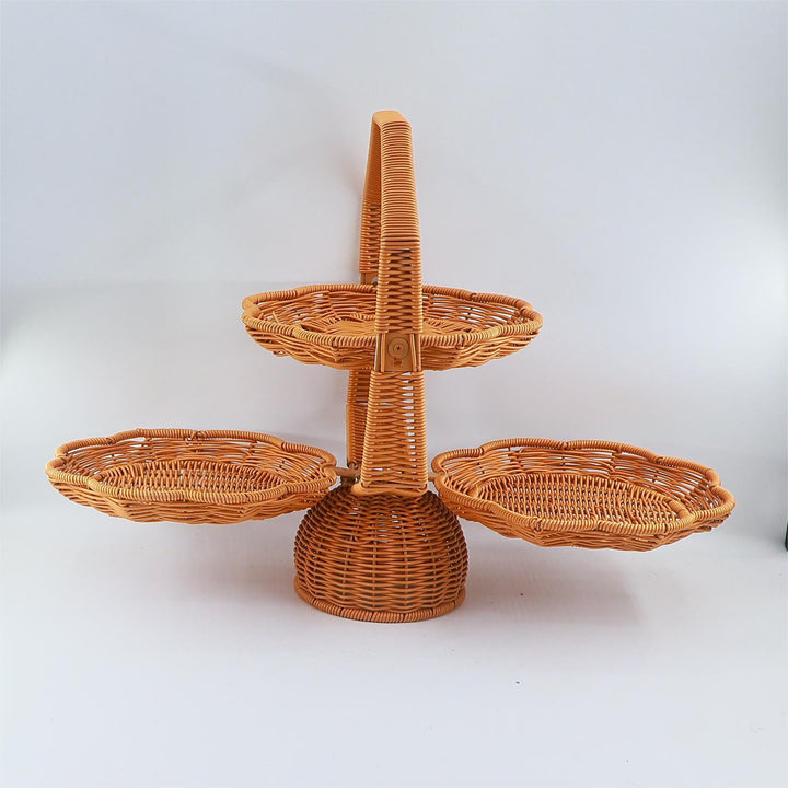 With an elegant three-tier fruit bowl Stornfield