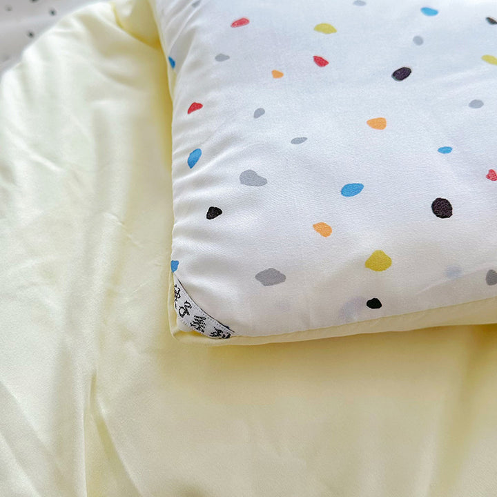Children's quilt with appliquéd cat embroidery and hypoallergenic filling