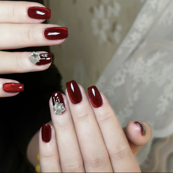 Artificial nail set with sparkling accents and glamorous design Stornfield
