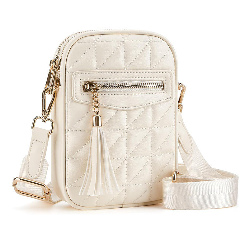 Stylish shoulder bag with quilted design and Stornfield pendant