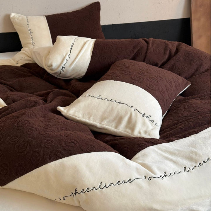 Quilted Cotton Sateen Reversible Duvet Cover Set with Embroidered Script Border