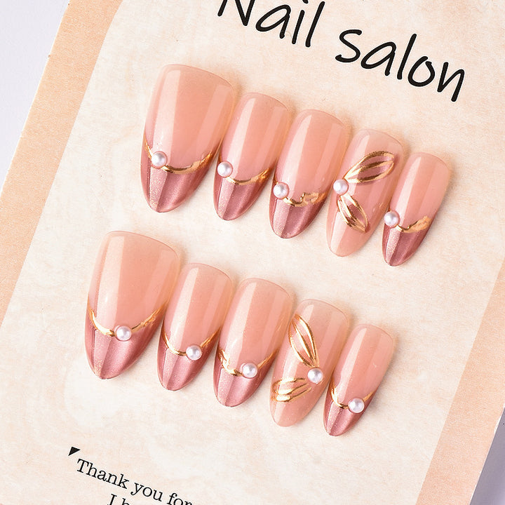 Nail set with glamorous golden accents and elegant design Stornfield