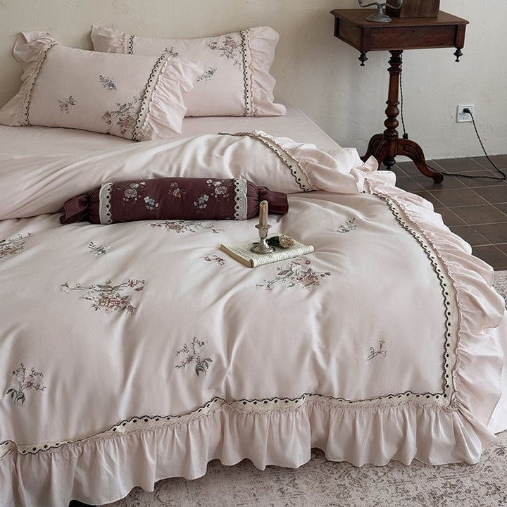 Bedding set made of cotton satin in vintage style with floral embroidery, ruffle and lace trim