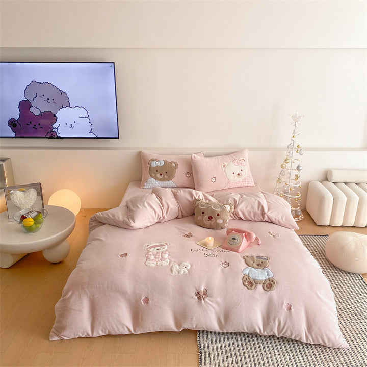 Cuddly duvet cover set with embroidered teddy bear motifs
