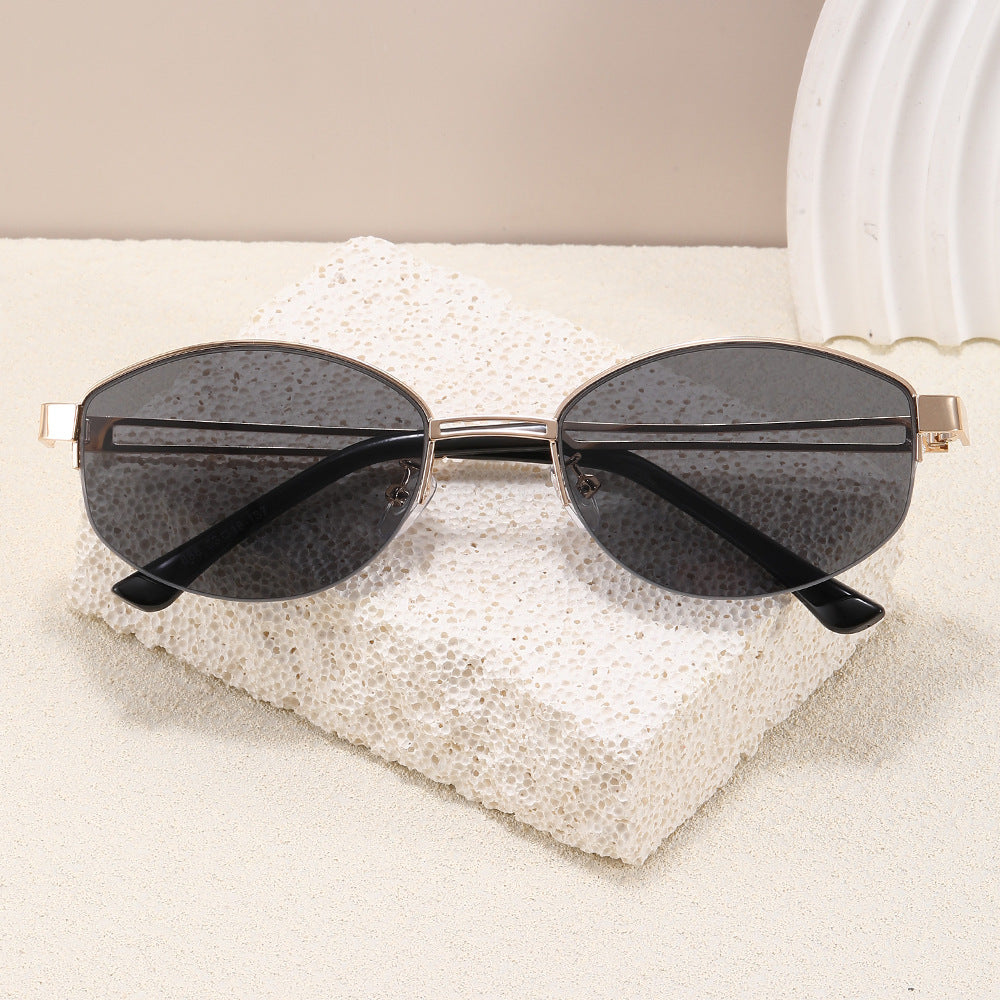 Fashionable glasses with elegant, oval shape Stornfield