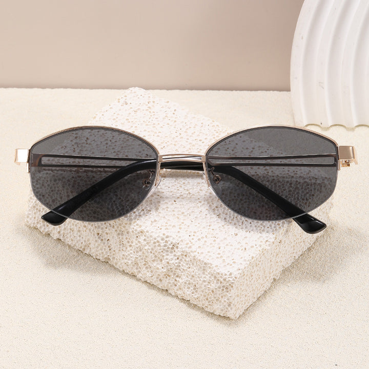 Fashionable glasses with elegant, oval shape Stornfield