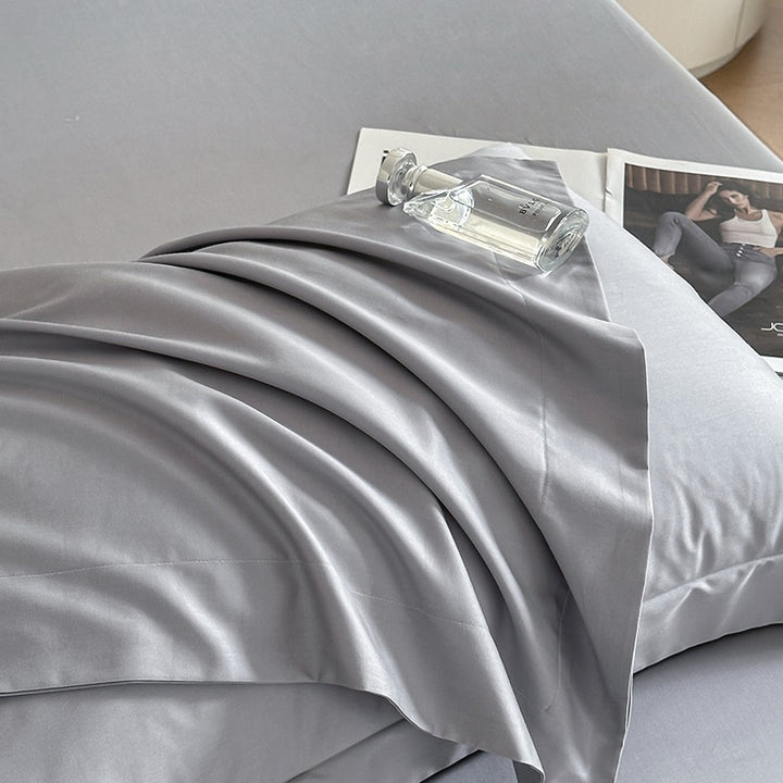 Luxurious silk-soft pillowcase made of satin with anti-wrinkle effect