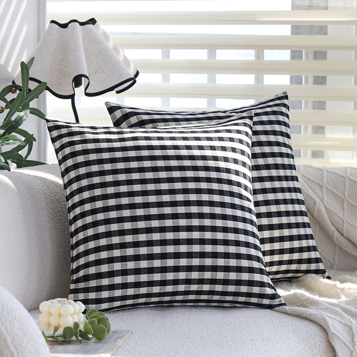 Decorative pillow with stripe pattern