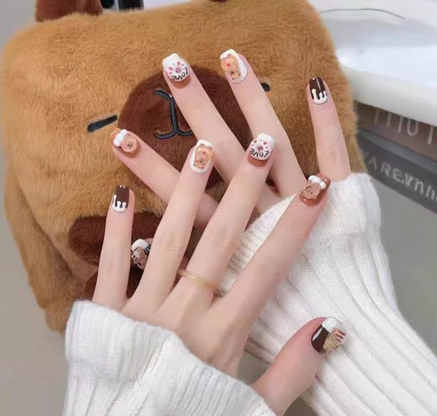 Artificial Nails in Stylish Ombre Design Stornfield