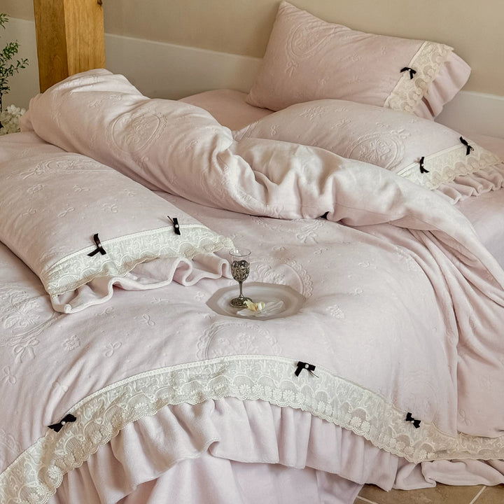 Vintage-Inspired Jacquard Medallion Ruffle Duvet Cover Ensemble
