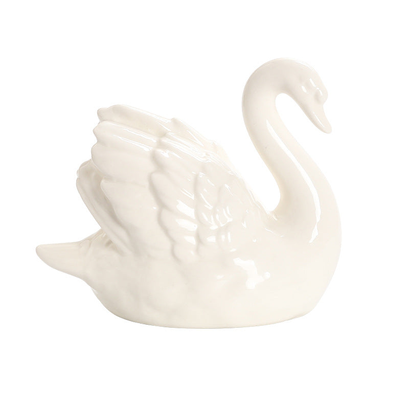 Elegant ceramic swan figure Stornfield