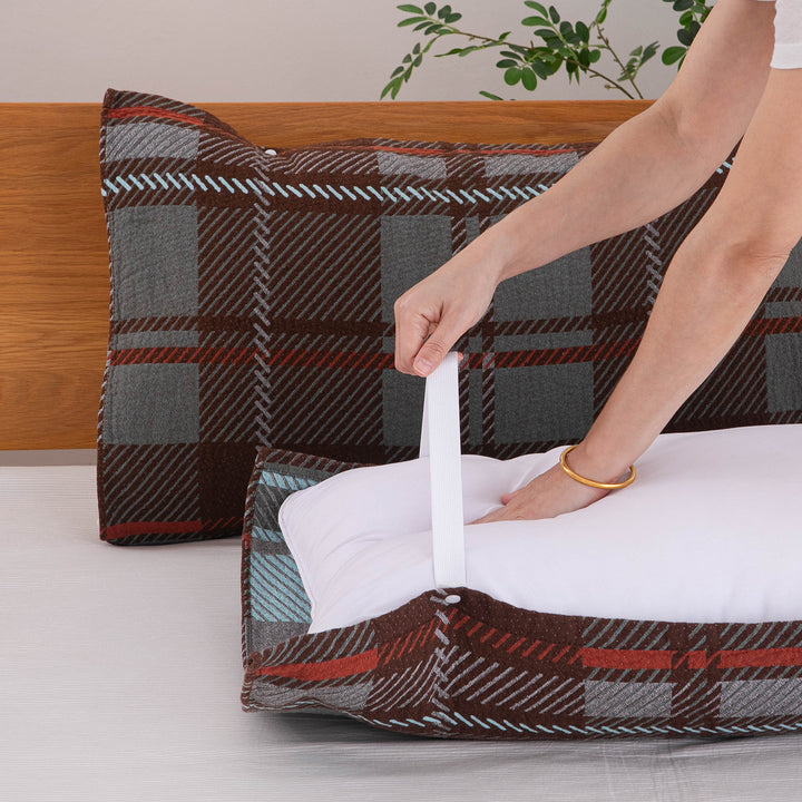 Unisex pillow with practical carrying handle Stornfield