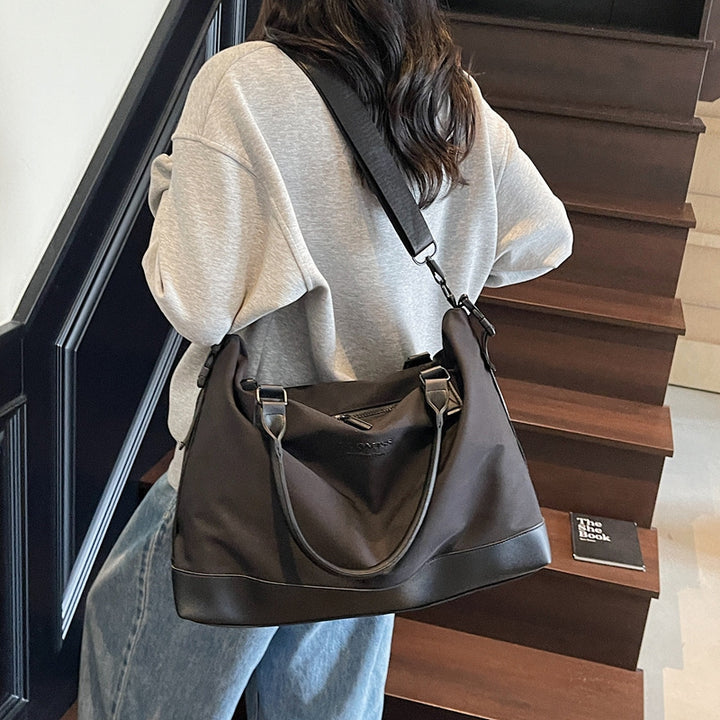 Versatile Multi-Pocket Weekender Bag