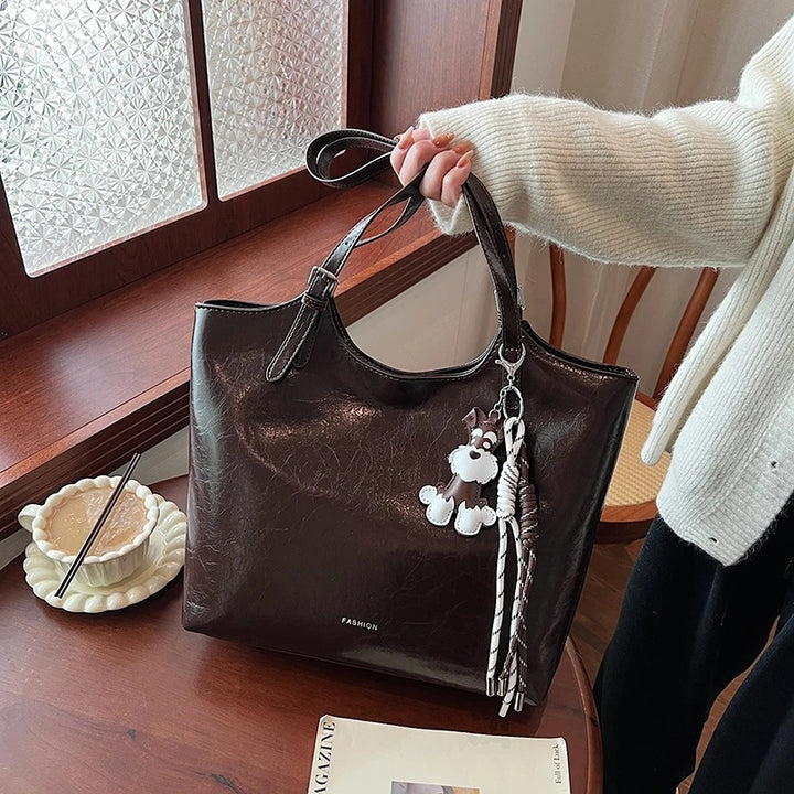 Luxurious Textured Leather Tote Stornfield