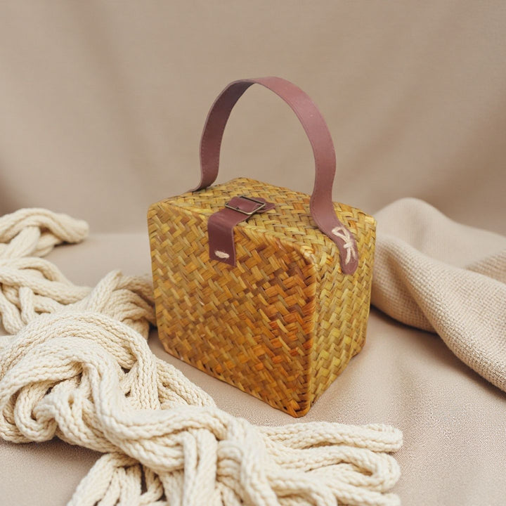 Women's handwoven basket with leather handle Stornfield