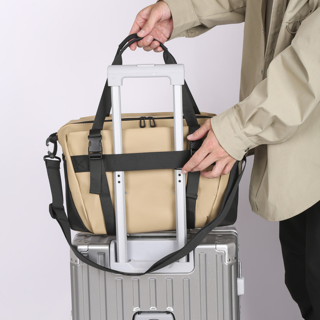 Sporty shoulder bag with innovative carrying system Stornfield