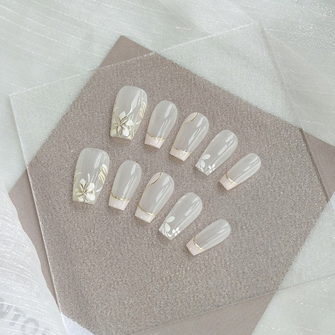 Elegant Press-On Nail Art Set with Floral Designs