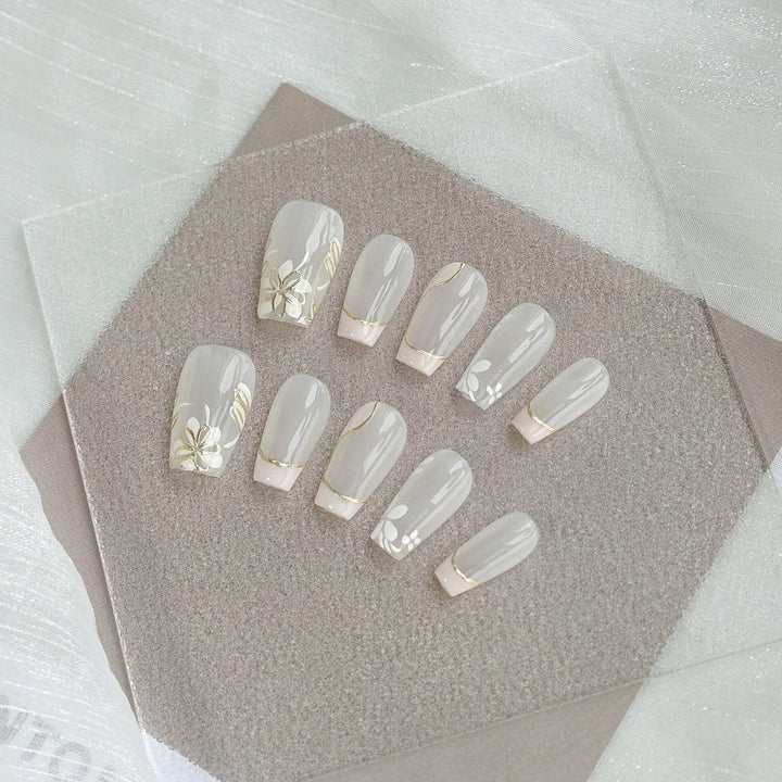 Elegant Press-On Nail Art Set with Floral Designs