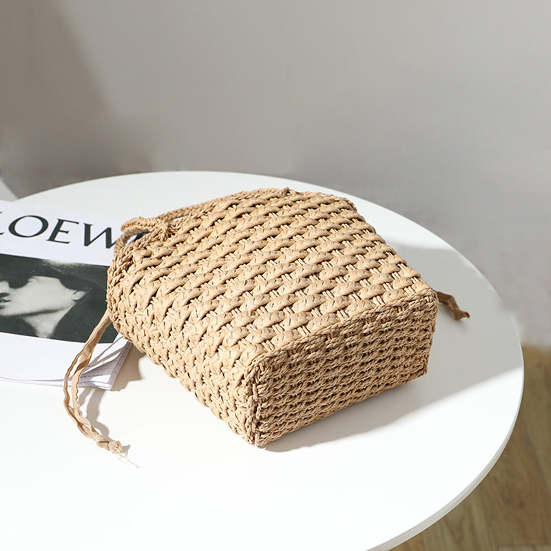 Handmade straw bag with adjustable inner lining Stornfield